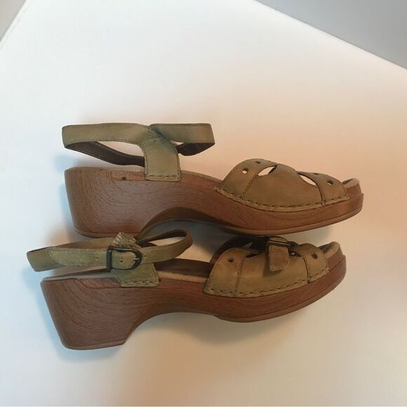 Dansko Sissy Strappy Clog Heeled Sandals in Tan Leather (38) - Picture 6 of 11